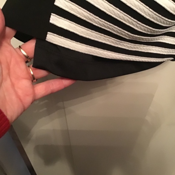 Frank Lyman Dress Size 4 CAN-USA. - Picture 5 of 5